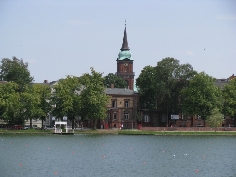 Schwerin [MV]; Blick ber den Pfaffenteich zum Sdufer mit der Schelfkirche, Schwerin 15.08.2009