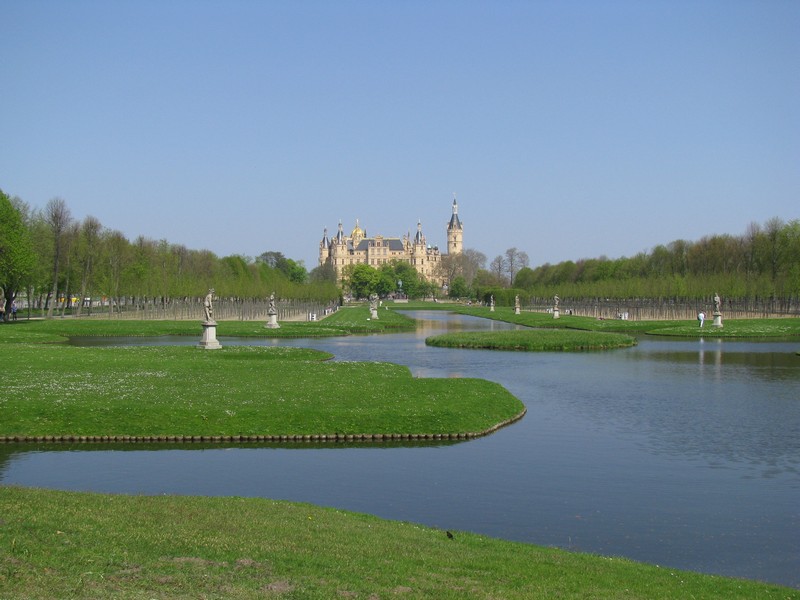 Schwerin [MV]; Schloipark mit Schlo 23.04.2011