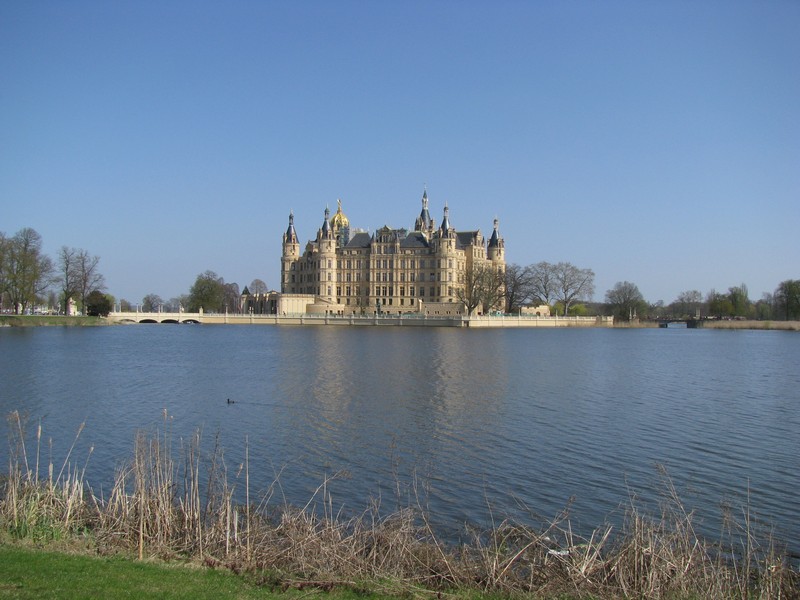 Schwerin; Schlo mit Burgsee 18.04.2010