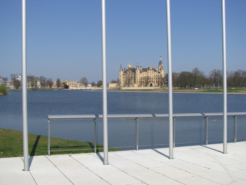 Schwerin; Schlo mit Burgsee und Staatlichen Museum, 18.04.2010