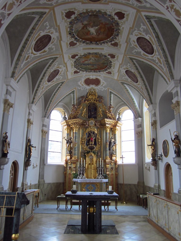 Schwifting, Chor und Hochaltar der St. Pankratius Kirche, Kirche erbaut 1475 durch 
Ulrich Kiffhaber (02.03.2012)