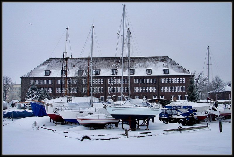 Segelboote im Winterlager.Ein kleiner Hauch von Sommer?  Stralsund am 14.02.10