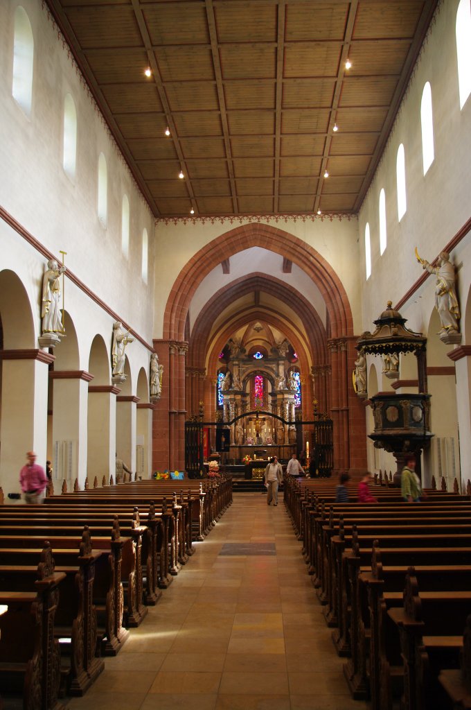 Seligenstadt, Eiinharts-Basilika, ehem. Benediktinerabteikirche, erbaut ab 840, 
marmorne Hochaltar von 1715 (26.04.2009)