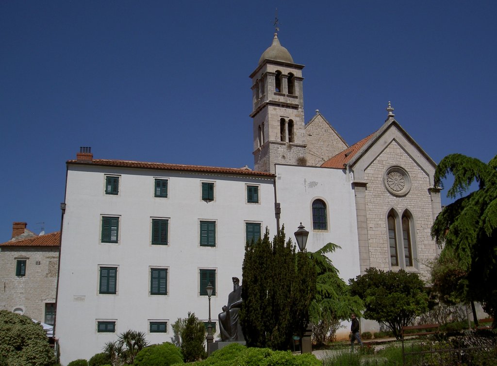 Sibenik, Franziskanerkloster mit Kirche Freti Frani, erbaut im 14. Jahrhundert mit
Innenausstattung aus venezianischer Zeit (04.05.2012)