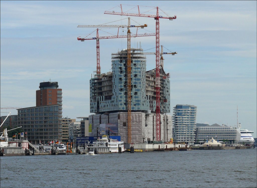 Sie nimmt weiter Gestalt an, die nicht unumstrittene Elbphilharmonie; Hamburg, 20.08.2010
