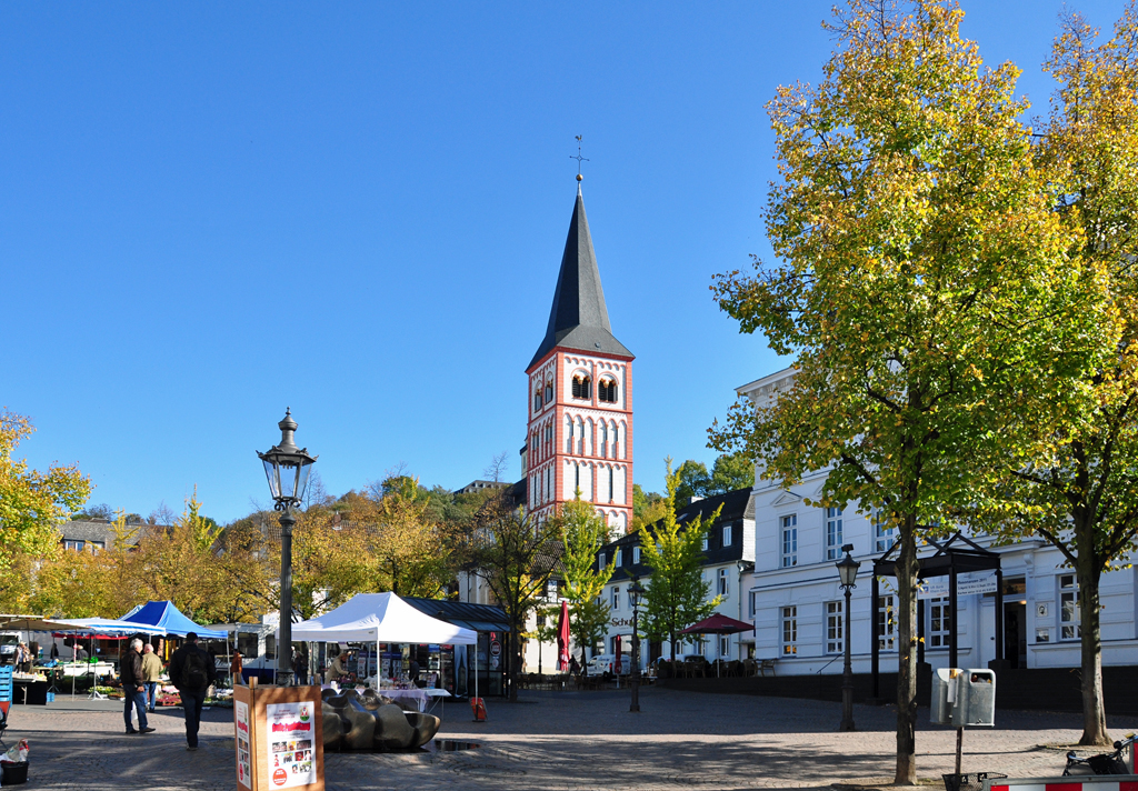 Siegburg - Marktplatz und Pfarrkirche St. Servatius - 15.10.2011
