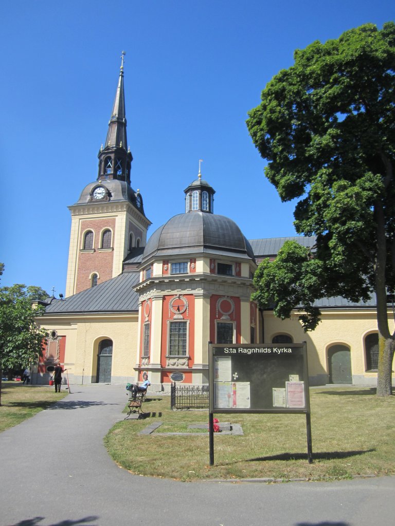 Sdertlje, St. Ragnhilds Kirche, Dreischiffige Steinkirche, lteste Teile aus dem 
12. Jahrhundert (09.07.2013)