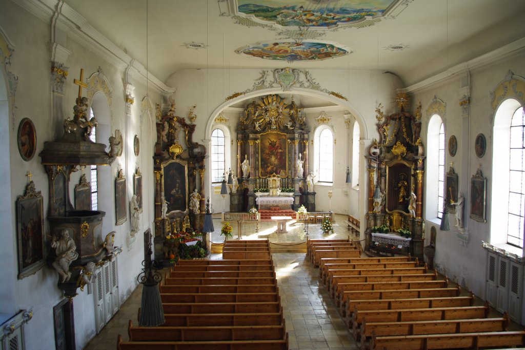 Sonthofen, St. Michael Kirche, Hochaltar von Waldemar Kolmsperger, Deckenfresken 
von Arnulf Heimhofer, Kreis Oberallgu (04.10.2011)