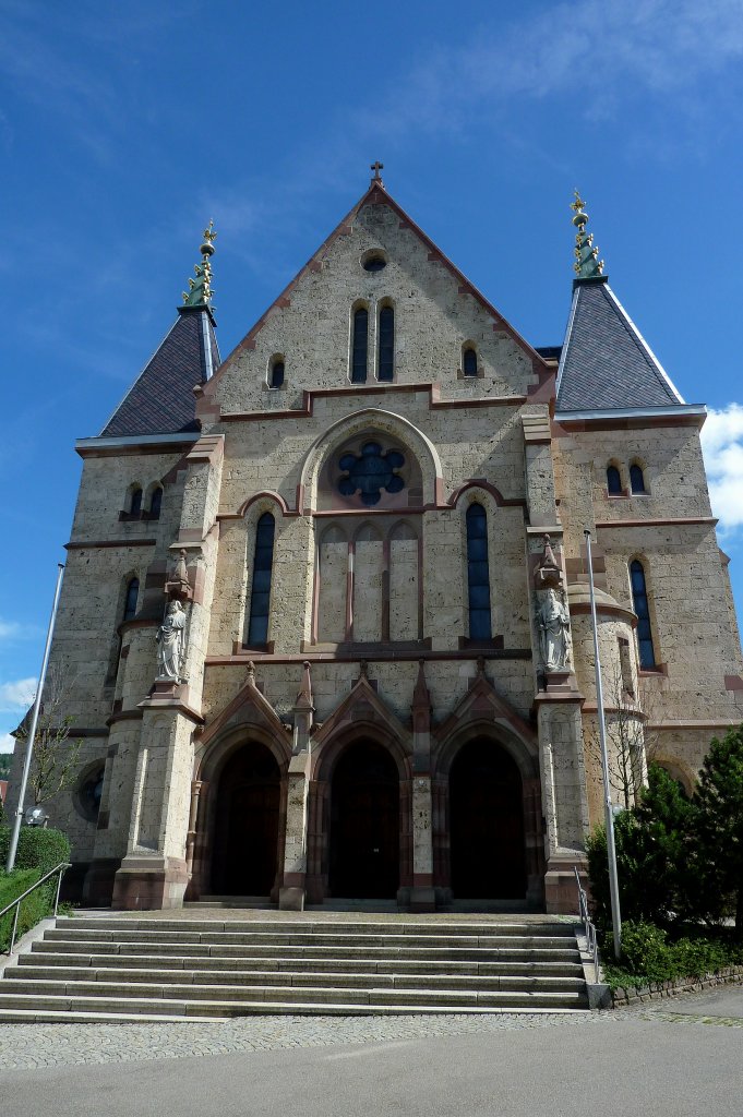 Spaichingen, das Eingangsportal der Stadtpfarrkirche St.Peter und Paul, Sept.2011