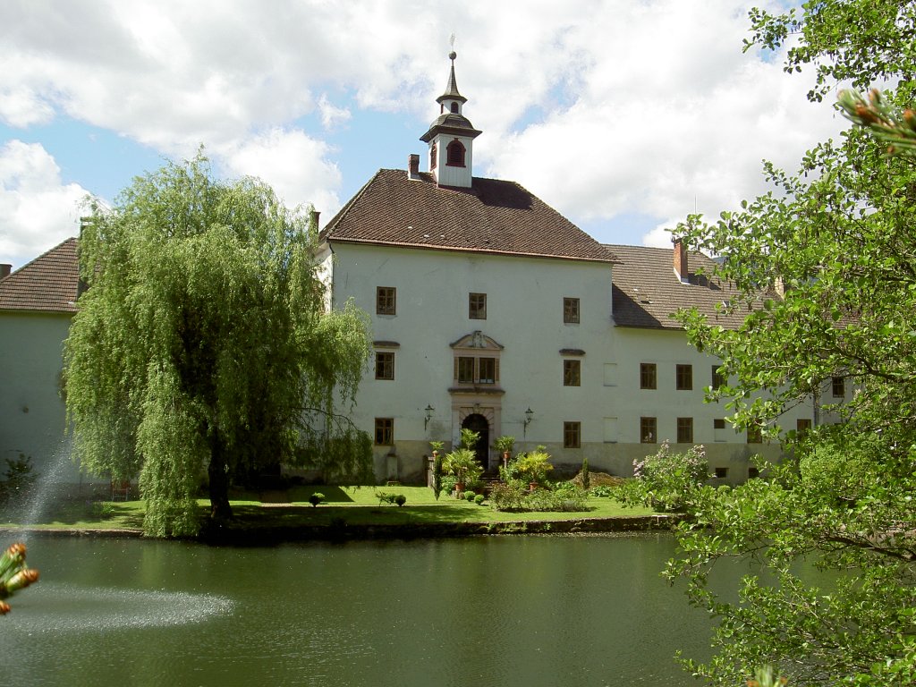 Spittal an der Drau, Roter Turm von Schloss Rothenthurn, erbaut 1478, heute im Besitz der Familie Pereira-Arnstein (18.05.2013)