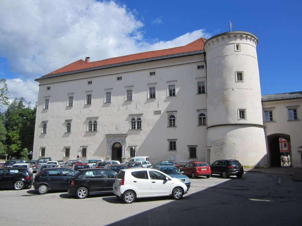 Spittal an der Drau, Schlo Porcia am Burgplatz, erbaut ab 1534 von Graf Gabriel von Salamanca-Ortenburg, danach bis 1918 im Besitz der Frsten von Porcia, heute 
Museum fr Volkskultur (18.05.2013)