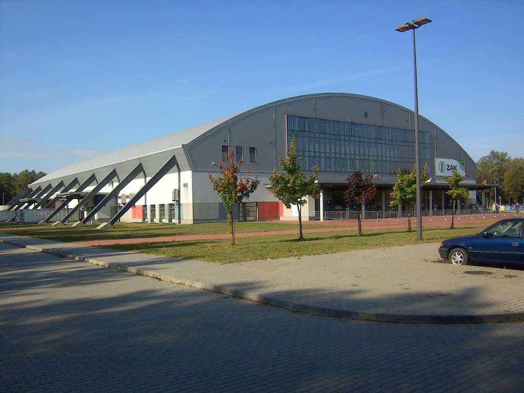 Sporthalle des europischen Volleyballspitzenklubs ZAKSA Kandrzin-Cosel (Kedzierzyn-Kozle) im Sommer 2010 im Ortsteil Azoty. In der Halle finden auch Konzerte statt, so z.B. 2012 auch von Marianne und Michael und den Geschwistern Hofmann.