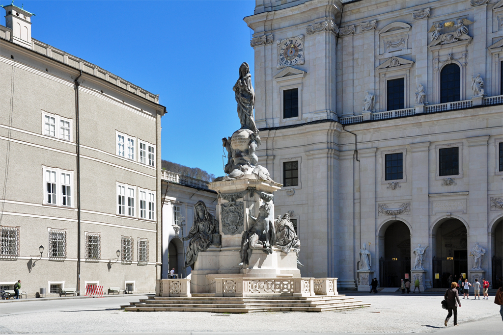 St. Floriansbrunnen am Salzburger Dom in Salzburg - 25.04.2012