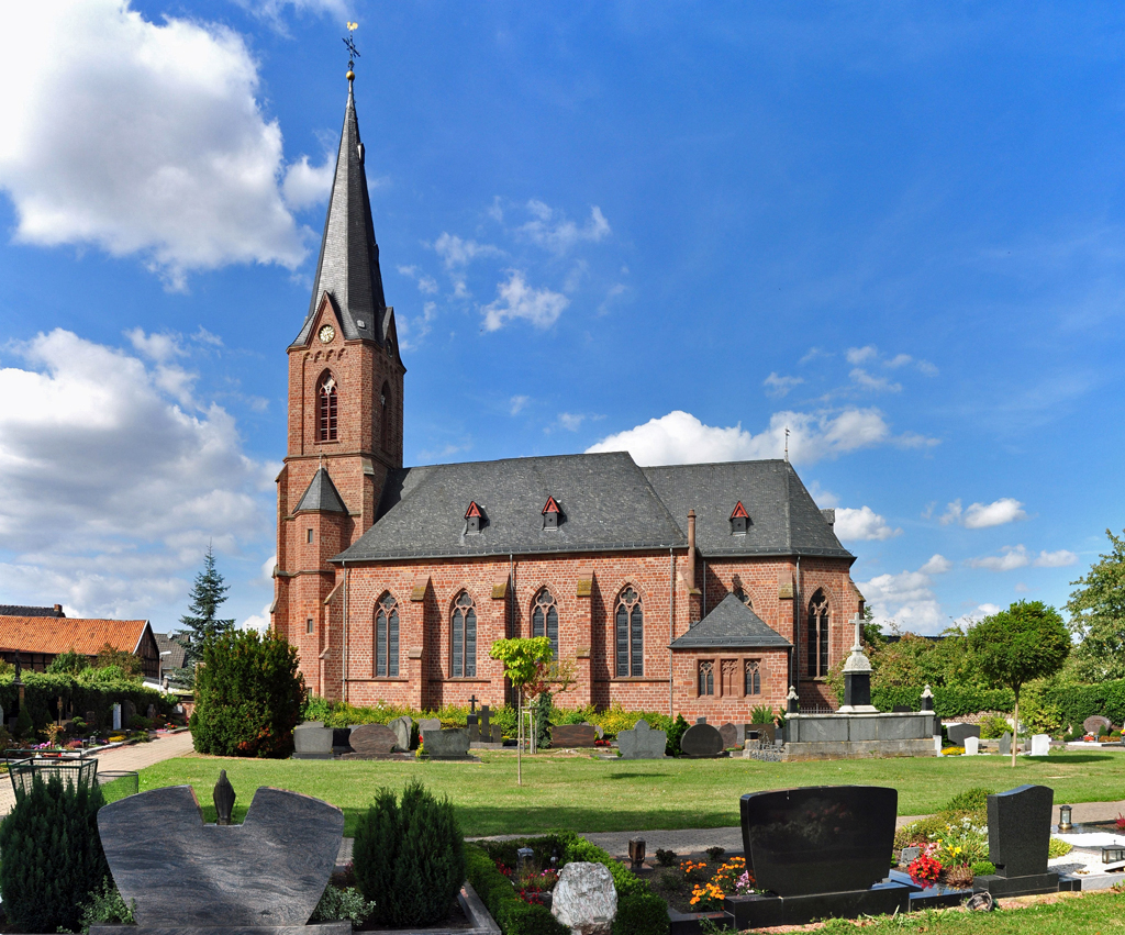 St. Hubertus, kath. Kirche in Obergartzem (Kreis Euskirchen) - 23.09.2011