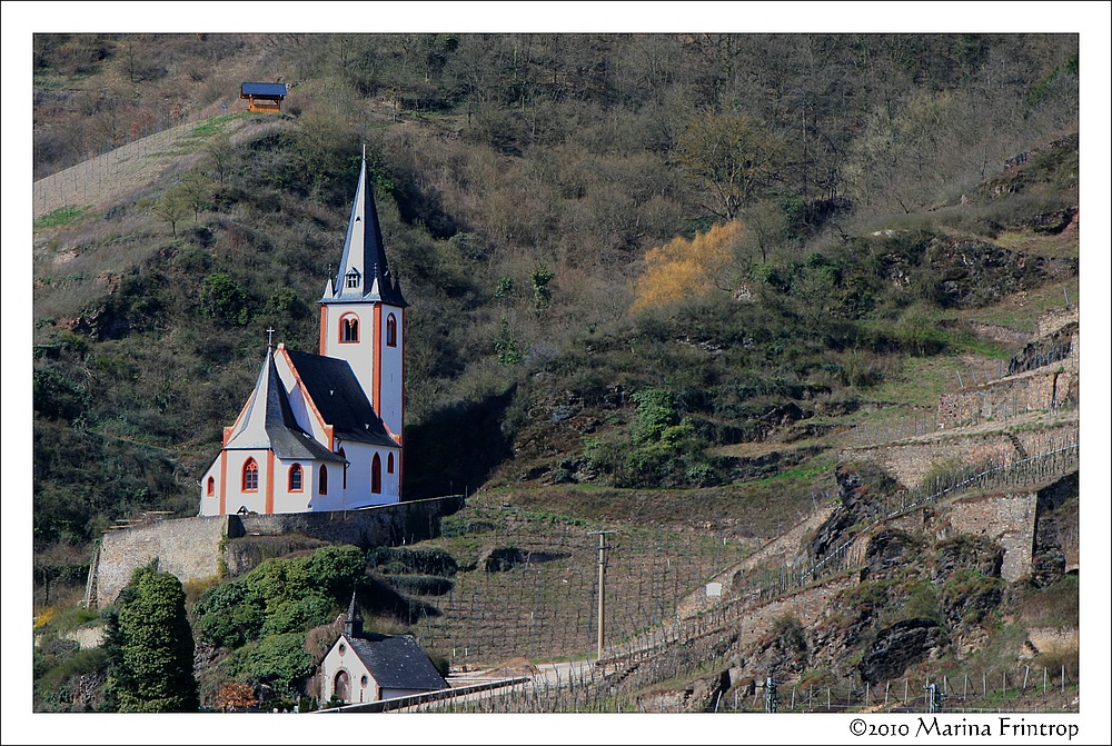 St. Johanniskirche (erbaut um 1280) in Hatzenport an der Mosel.