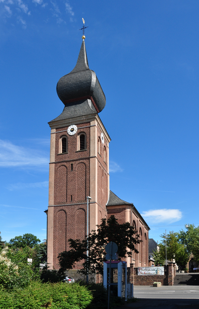 St. Kunibert mit Zwiebelturm in Gymnich - 10.09.2011