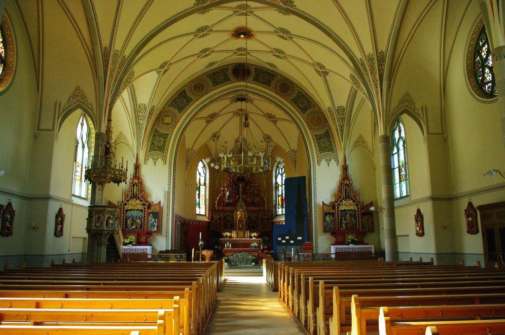 St. Margrethen, neugotische Ausstattung der Kath. Pfarrkirche (29.04.2010)