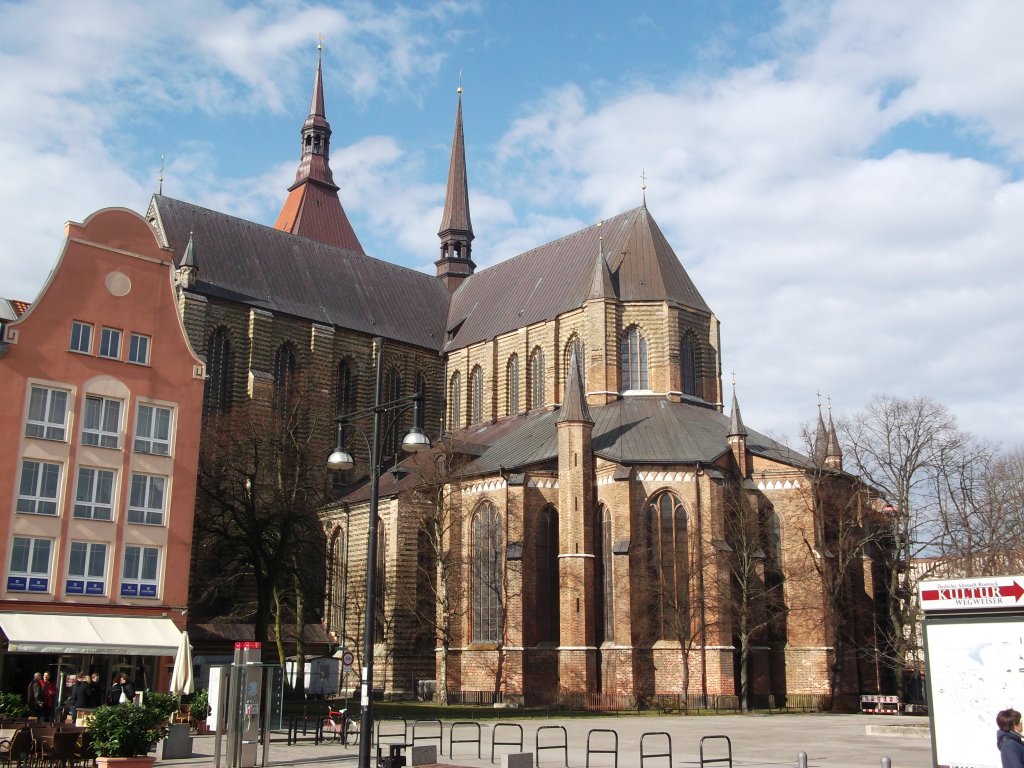 St. Marien-Kirche in Rostock, aufgenommen am 4.3.2012 vom Neuen Markt aus