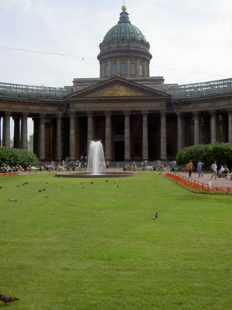 St. Petersburg, Kasaner Kathedrale am Nevski Prospekt, erbaut 1801-1811, 
beherbergt seit 1990 das Museum fr Religionsgeschichte, Baumeister Andrej Woronichin (06.07.2010)