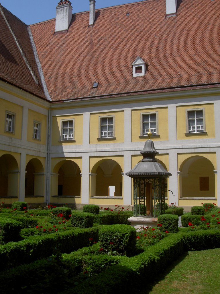 St. Plten, Bischofshof, erbaut von 1636 bis 1653 (02.06.2011)