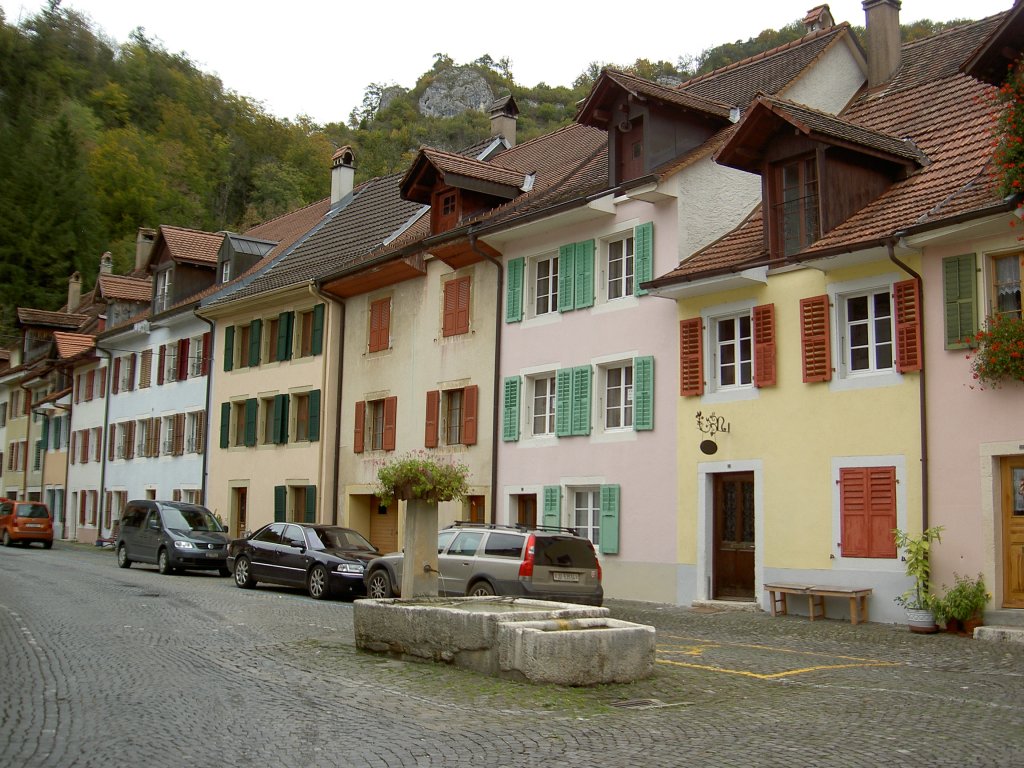 St. Ursanne, Huser in der La Ruelle Strae (08.10.2012)