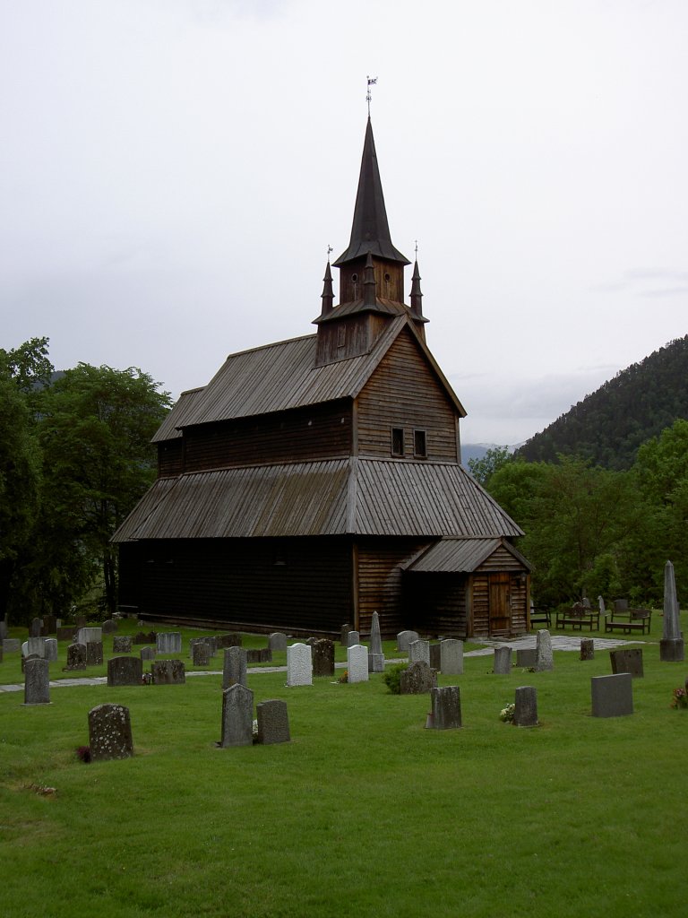 Stabkirche von Kaupanger, erbaut Ende des 12. Jahrhunderts (26.06.2013)
