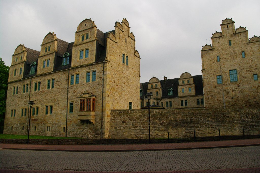 Stadthagen, Frstliches Schloss, heute Finanzamt, 1534 erbaut vom Tbinger 
Baumeister Jrg Unkair (09.05.2010)