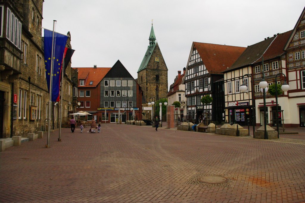 Stadthagen, Marktplatz und St. Martini Kirche, erbaut 1318 (09.05.2010)