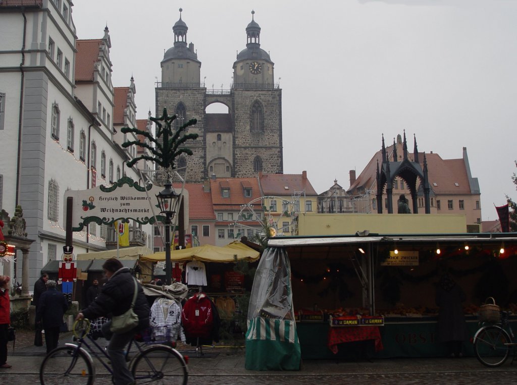 Stadtkirche und Weihnachtsmarkt in Wittenberg am 17.12.2008