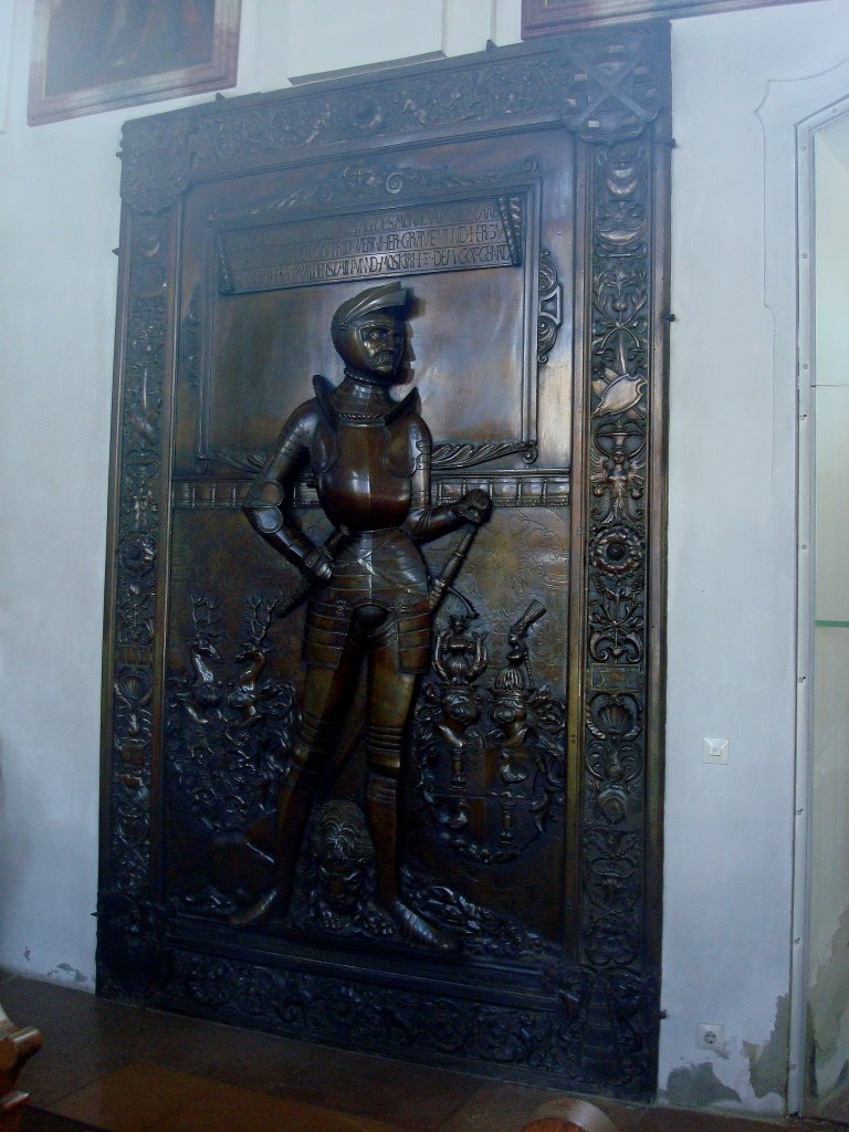 Stadtpfarrkirche St.Martin in Mekirch/Oberschwaben,
dieser knstlerisch hochwertige Epitaph zeigt einen Bronzegu aus dem 16.Jahrhundert,
Aug.2010