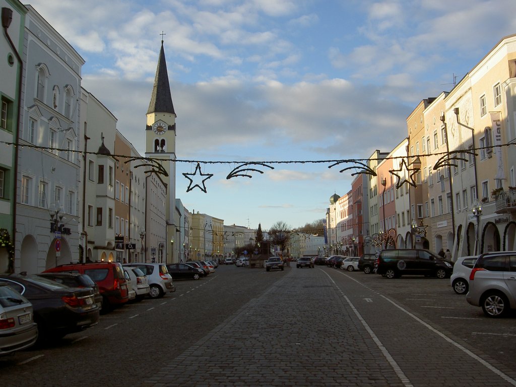 Stadtplatz von Mhldorf mit Frauenkirche (30.12.2012)