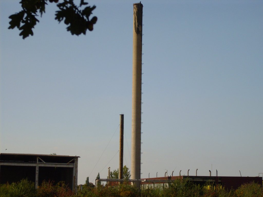 Stahlbetonschornstein (50m hoch) in Nordhausen 23.09.2005.