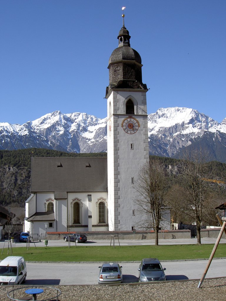 Stams, gotische Pfarrkirche St. Johannes der Tufer, erbaut von 1313 bis 1316 (14.04.2013)