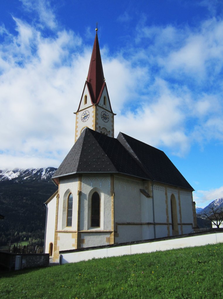 Stanz, Pfarrkirche St. Petrus und Paulus, erbaut im 15. Jahrhundert (28.04.2013)