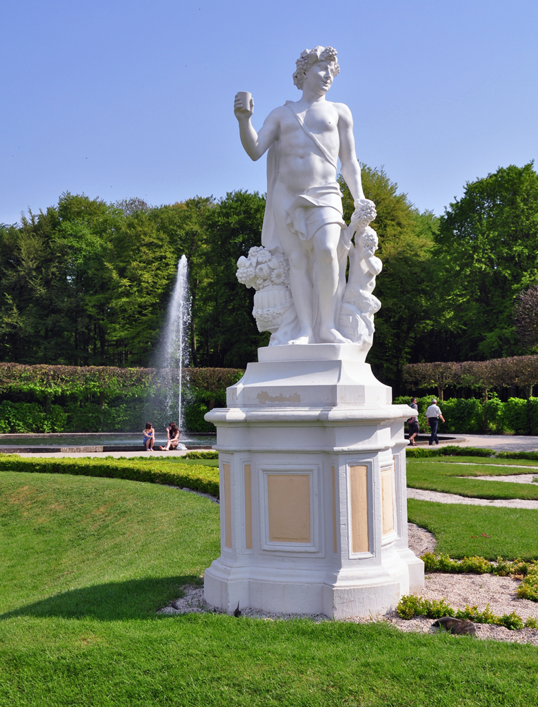 Statue im Schlogarten Brhler Schlo - 23.04.2011