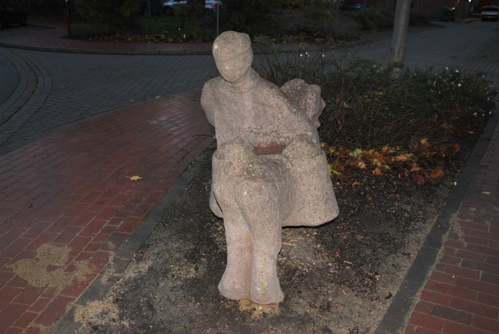 Stein Figur, im Lehrte/Bahnhofstrae. Foto vom 23.10.10.
