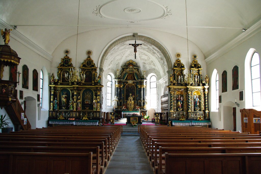 Steinen, Kath. Pfarrkirche St. Jakob, mit Hochalter von 1673, Kanton 
Schwyz (09.08.2010)