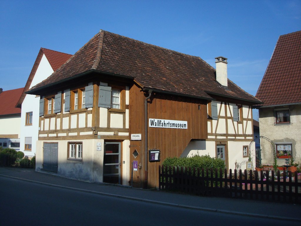 Steinhausen bei Bad Schussenried,
das Wallfahrtsmuseum neben der  Schnsten Dorfkirche der Welt  
am Oberschwbischen Jacobuspilgerweg gelegen, 
April 2010