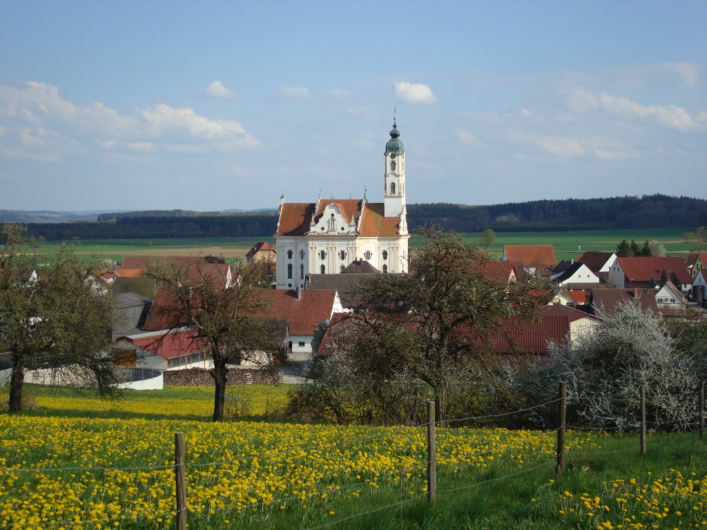 Steinhausen in Oberschwaben,
die Wallfahrtkirche St.Peter und Paul,
als  Schnste Dorfkirche der Welt  bezeichnet,
April 2010