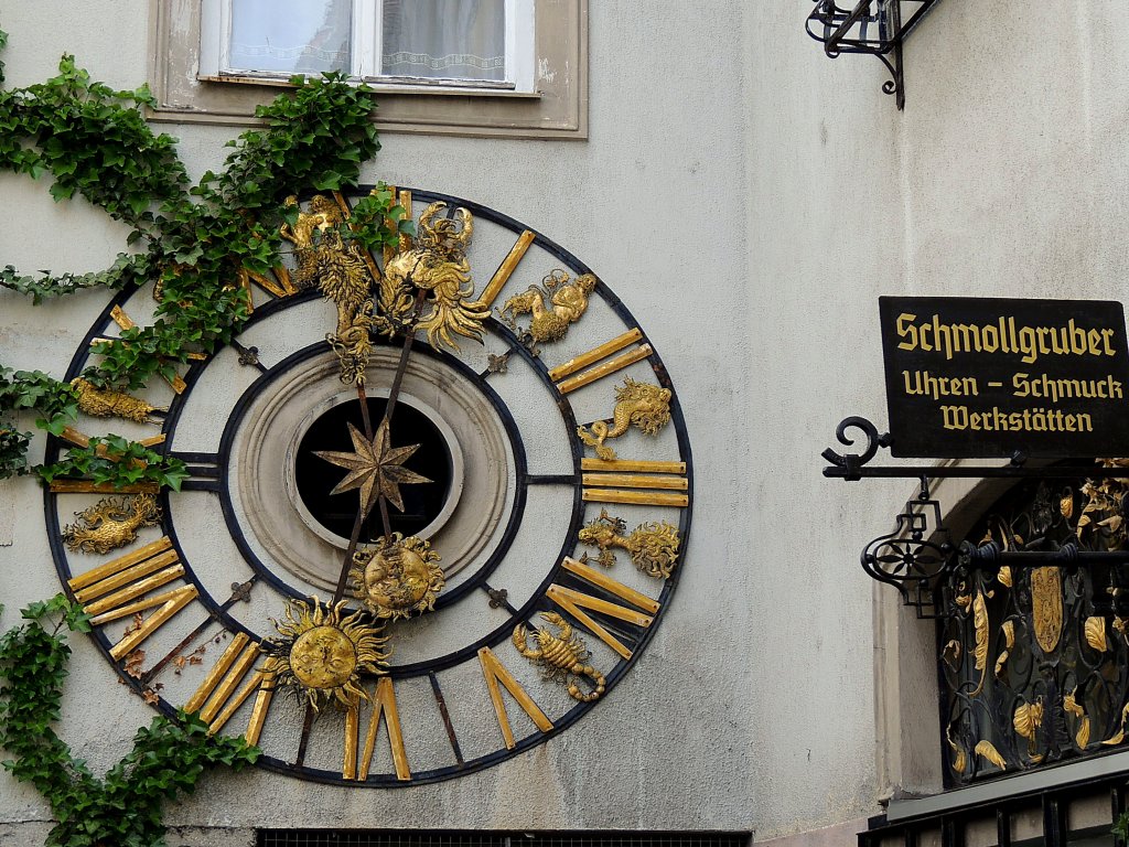 STERNZEICHEN-UHR in der Engen Gasse zu Steyr; 120606