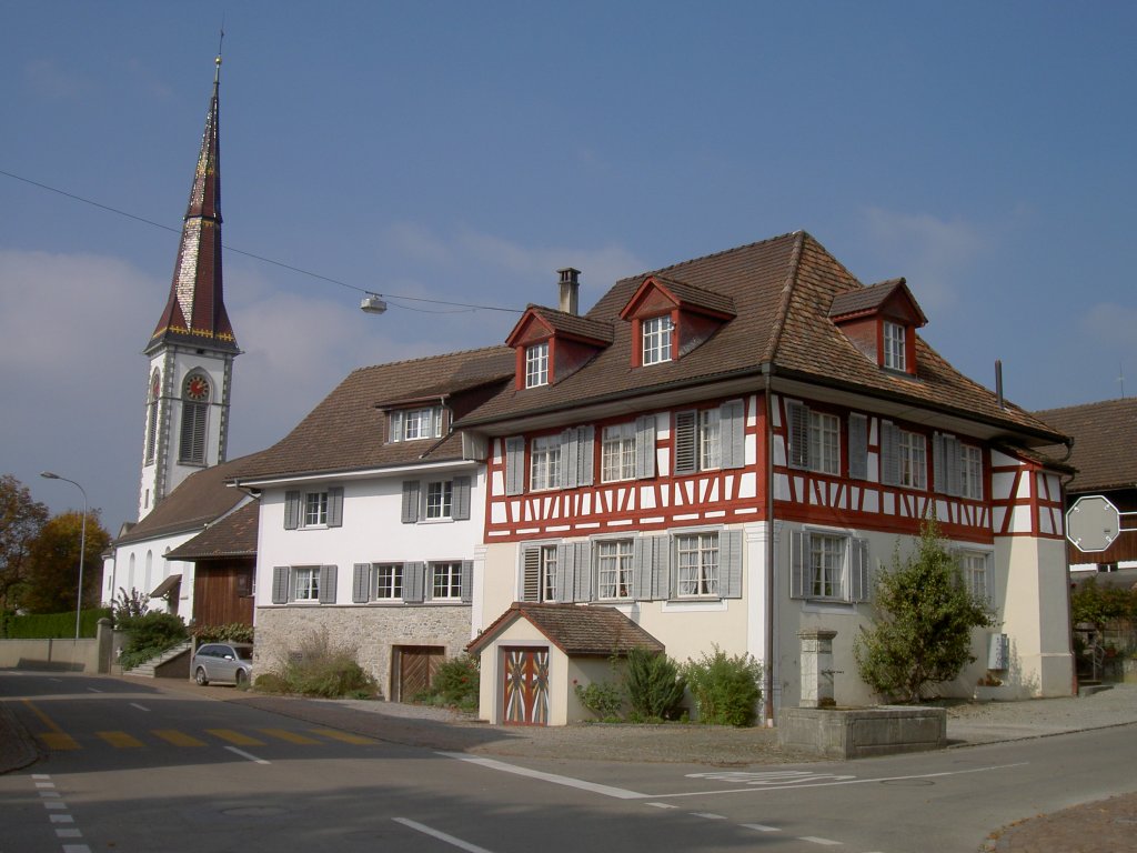Stettfurt, Dorfstraße mit Rathaus und Ref. Kirche (11.10.2010)