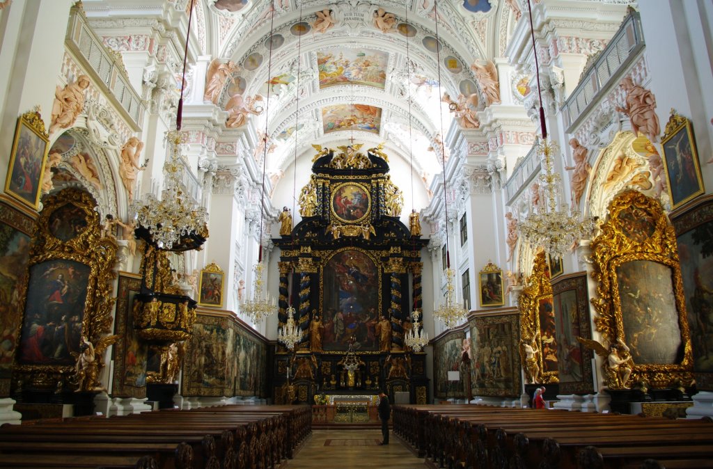 Stift Garsten, Klosterkirche mit hochbarocken Stuckarbeiten von Carlone und Gobelins aus den Niederlanden (04.06.2011)