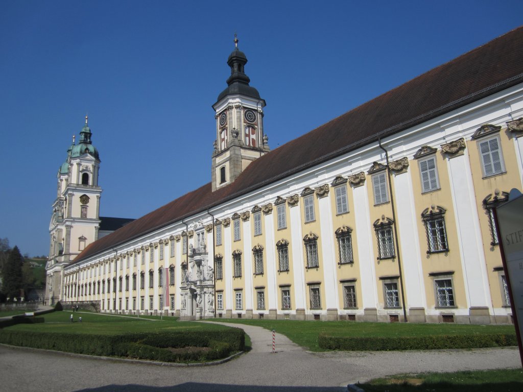 Stift St. Florian, Basilika und Stiftsgebude, erbaut ab 1686 durch Carlo Antonio 
Carlone, Weiterbau ab 1708 durch Jakob Prandtauer, ab 1726 durch Jakob Steinhueber 
(21.04.2013)