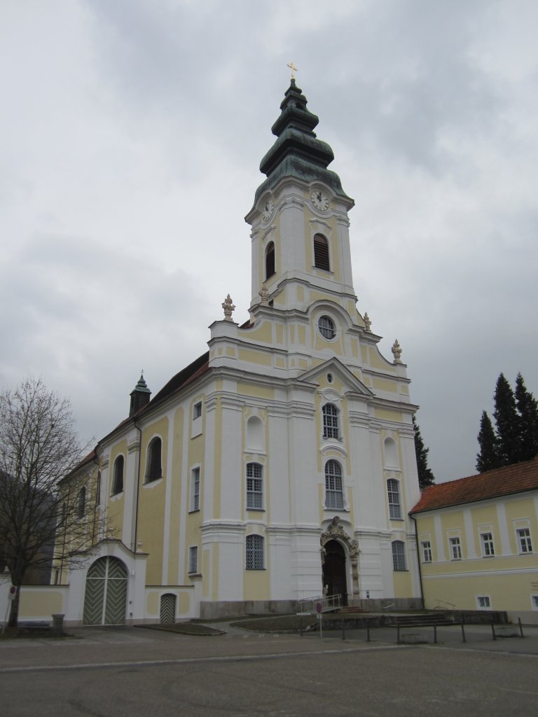 Stiftskirche Engelhartszell, erbaut ab 1699, Einturm Fassade in Anlehnung an das 
Mutterkloster Wilhering, heute Trappisten Klosterkirche (06.04.2013)