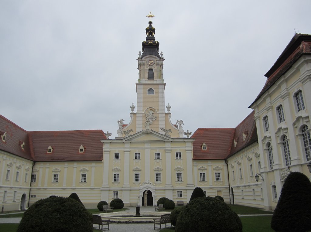 Stiftskirche St. Lambert in Altenburg, Benediktinerklosterkirche, erbaut von 1730 bis 1733 durch Abt Placidus Much, Baumeister Joseph Munggenast (20.04.2013)