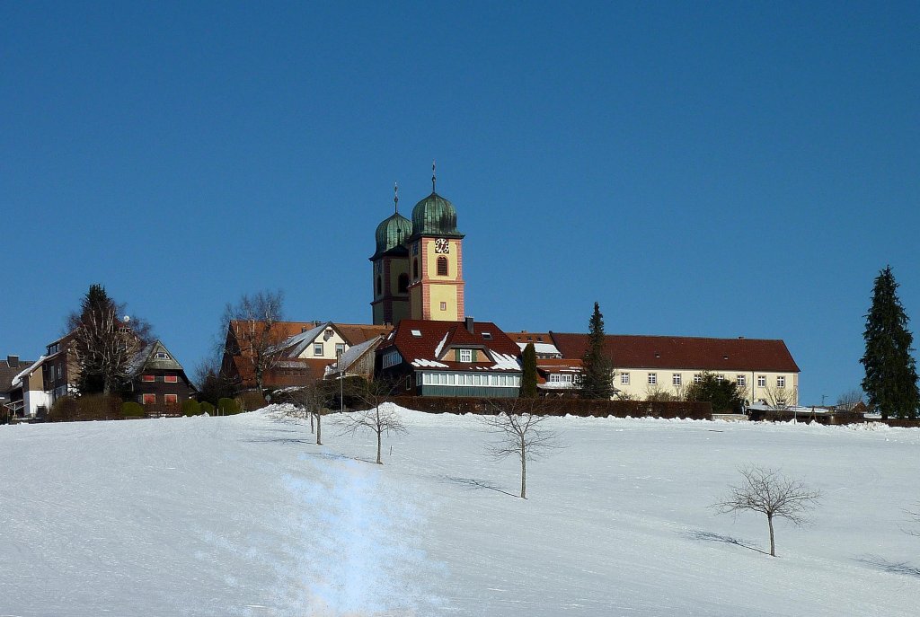 St.Mrgen im Schwarzwald, Blick zum ehemaligen Augustiner-Chorherrenstift und zur barocken Klosterkirche im Jan.2012