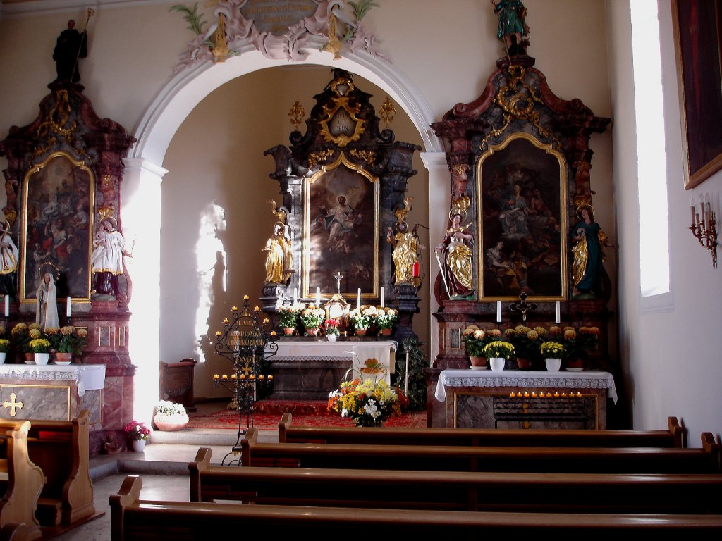 St.Mrgen im Schwarzwald, der Innenraum der Ohmenkapelle mit Arbeiten von Matthias Faller, dem  Herrgottsschnitzer aus dem Schwarzwald , 2009