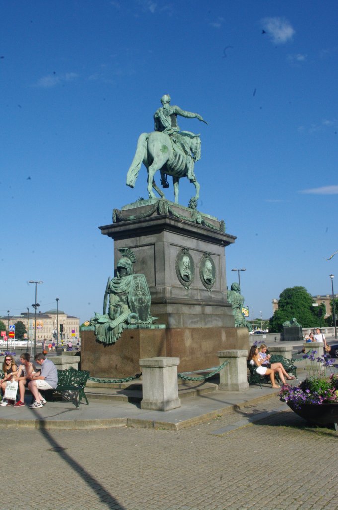 Stockholm, Gustav Adolf Platz mit der Reiterstatue von Gustav Adolf II. (09.07.2013)