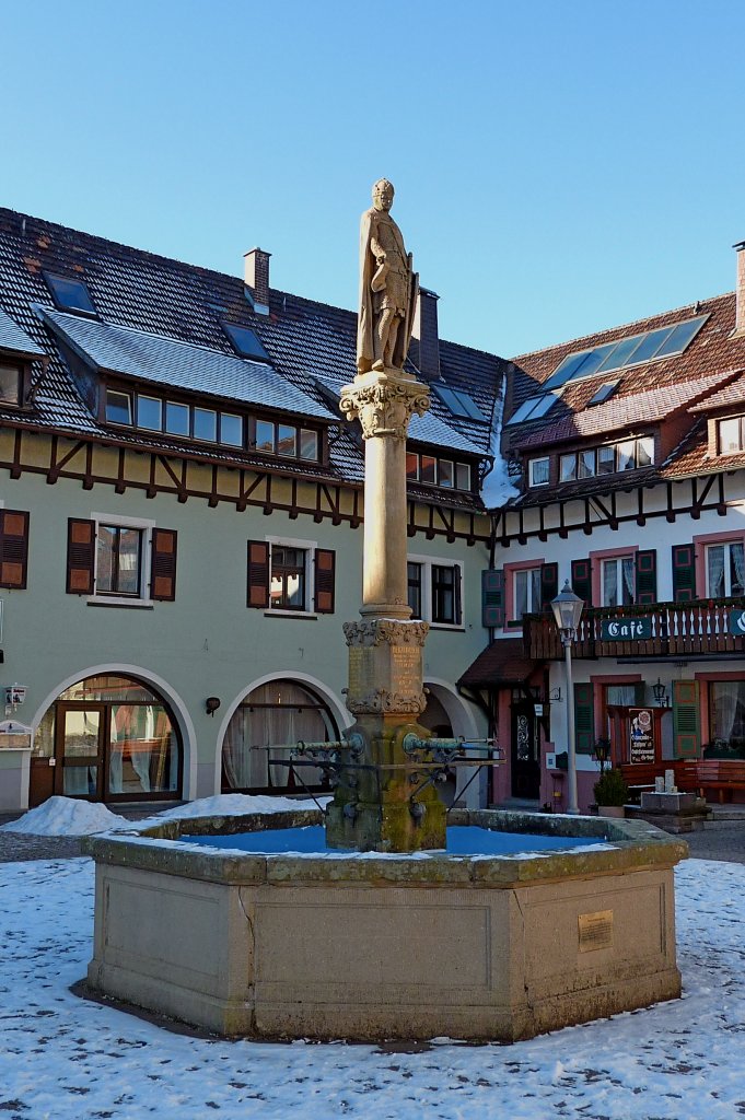 St.Peter im Schwarzwald, der Bertoldsbrunnen wurde 1902 errichtet und zeigt den Zhringer Herzog, Grnder des Ortes im Jahre 1093, Jan.2012