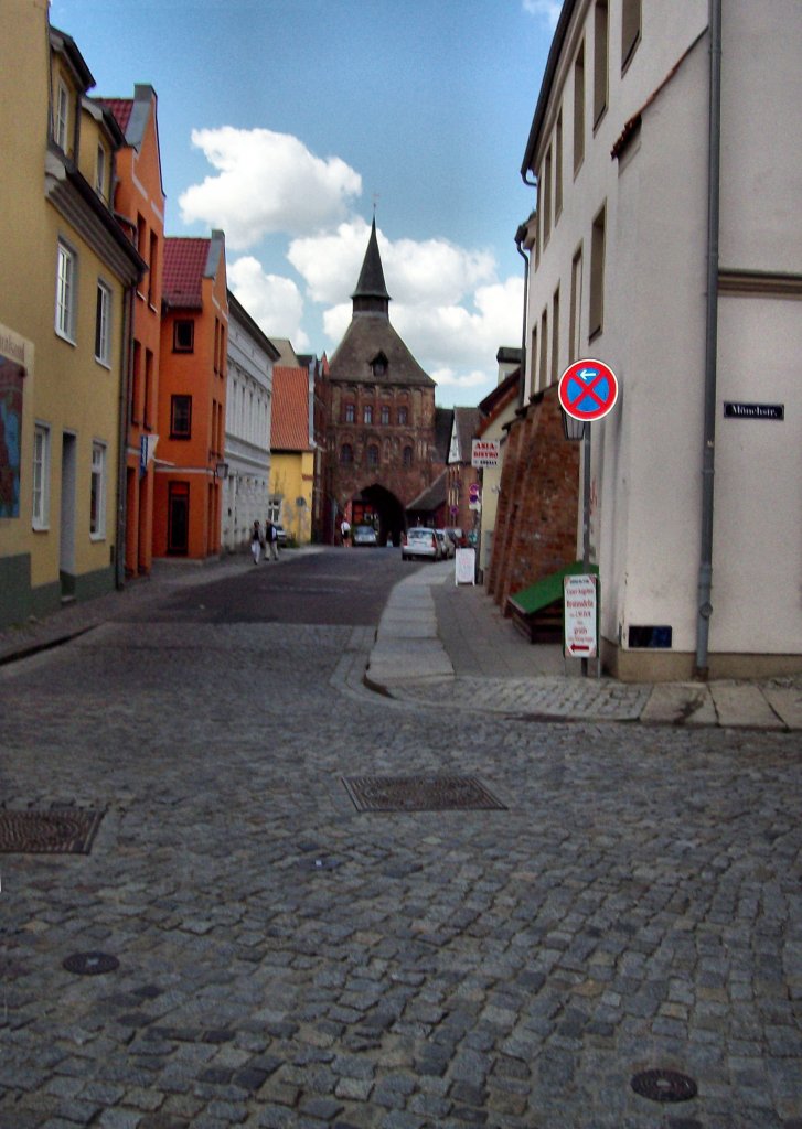 Stralsund, Heiliggeiststrae mit Kltertor, aufgenommen 06.05.2007